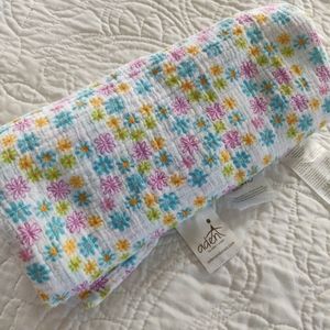 NEW! Aden + anais Essentials Single Muslin Swaddle
